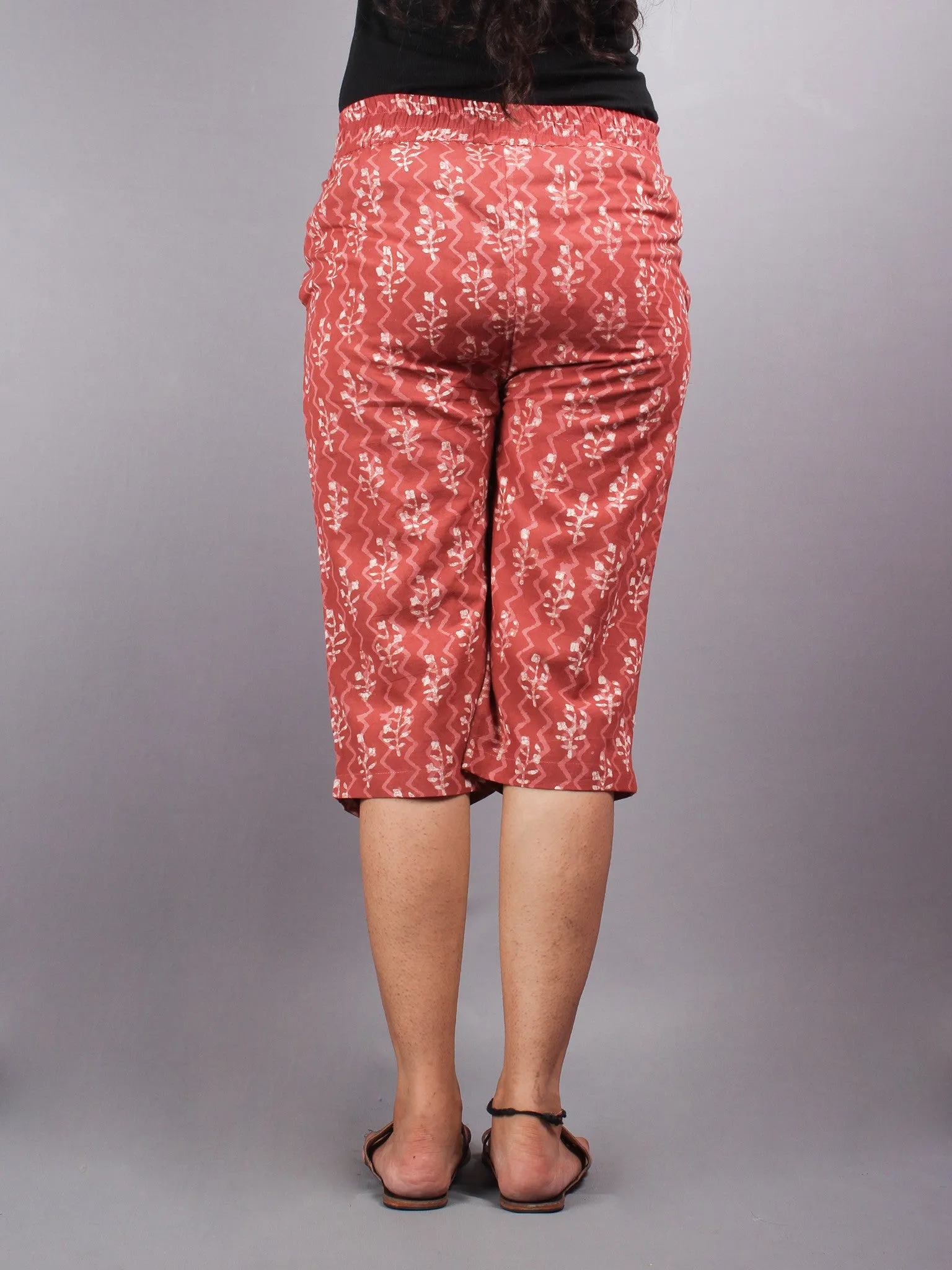 Red Hand Block Printed Elasticated Waist Capri - C0267025