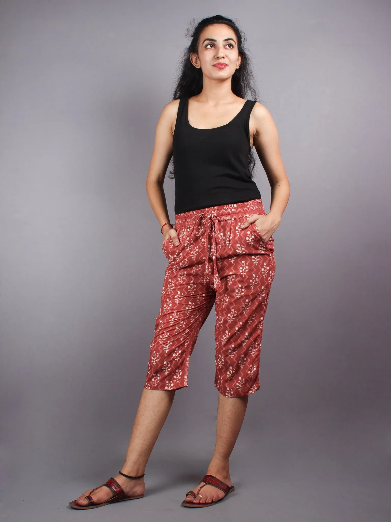 Red Hand Block Printed Elasticated Waist Capri - C0267025