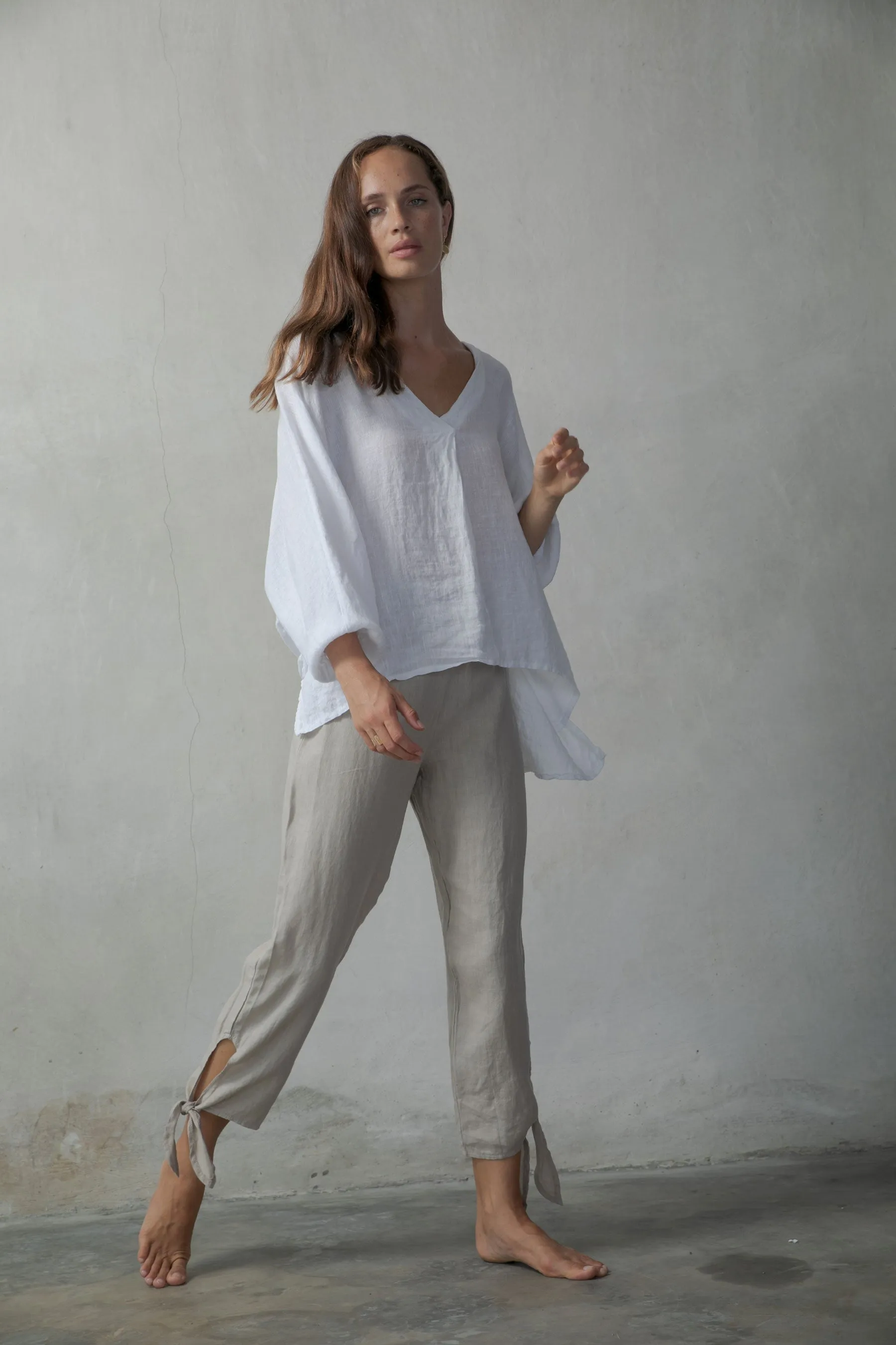 Relaxed Pallocino Linen Top White   Tie-Knot Linen Capri Pants Oatmeal