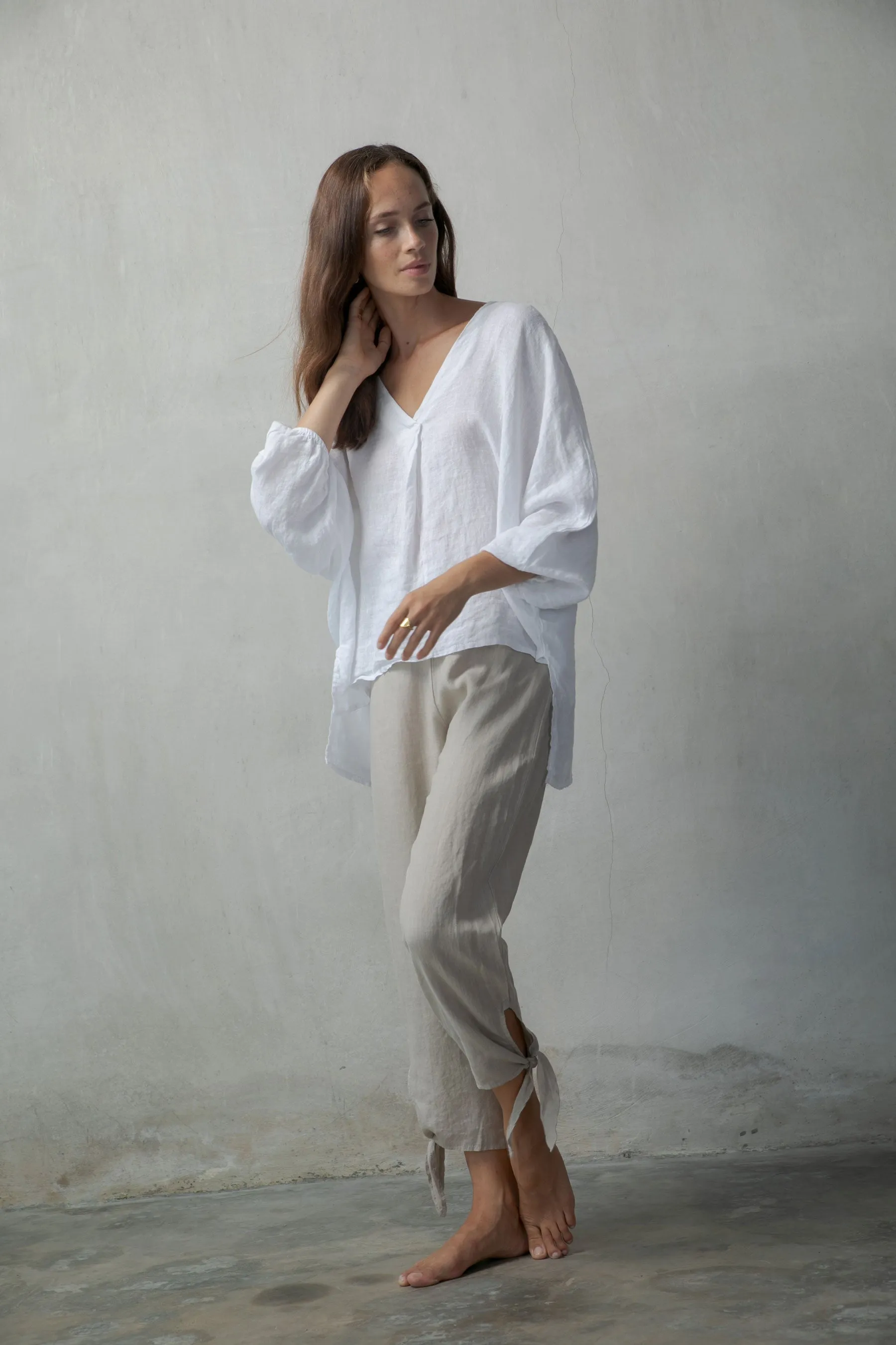 Relaxed Pallocino Linen Top White   Tie-Knot Linen Capri Pants Oatmeal